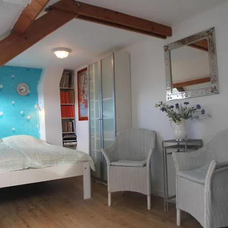 Deluxe Holiday In With Swimming Pool *