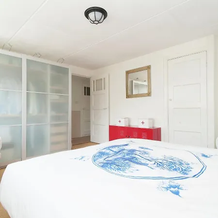 Deluxe Holiday In With Swimming Pool